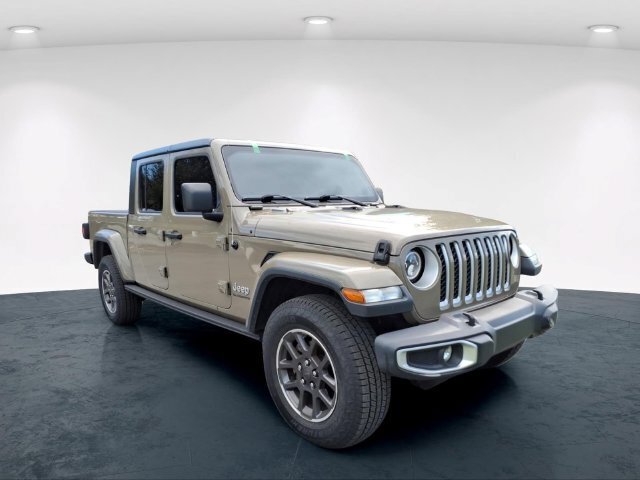 Used 2020 Jeep Gladiator Overland w/ Cold Weather Group AWD/4WD image 9