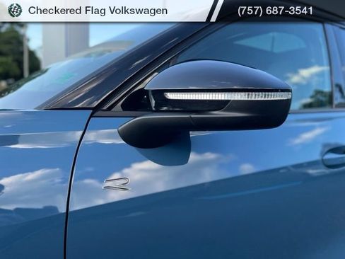 Used 2026 Volkswagen Tiguan SE R-Line AWD/4WD image 2
