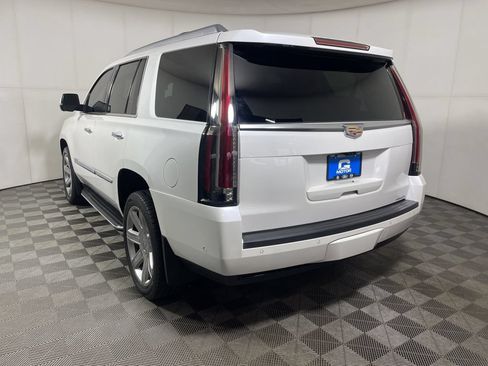 Used 2019 Cadillac Escalade Premium Luxury AWD/4WD image 5