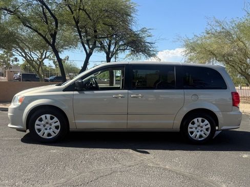 Used 2016 Dodge Grand Caravan SE w/ Quick Order Package 29E SE FWD image 2