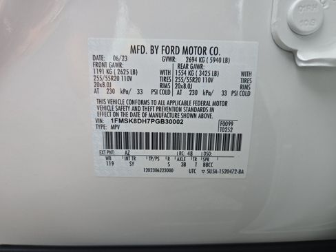 Used 2023 Ford Explorer XLT w/ Equipment Group 202A AWD/4WD image 27