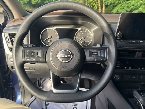 Used 2023 Nissan Rogue SV image 21