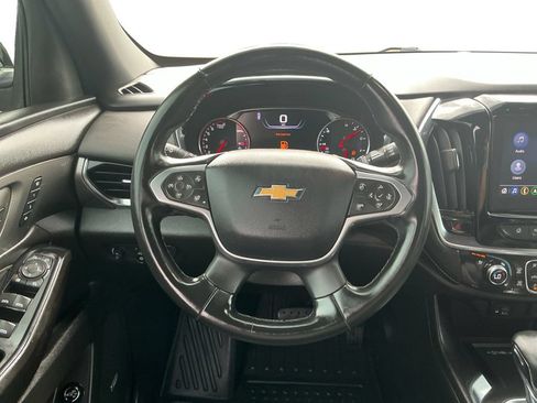Used 2023 Chevrolet Traverse Premier FWD image 18