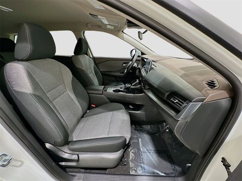 Used 2023 Nissan Rogue SV image 27