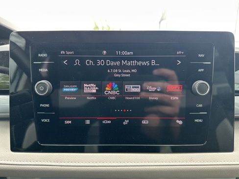 New 2025 Volkswagen Taos SEL image 18