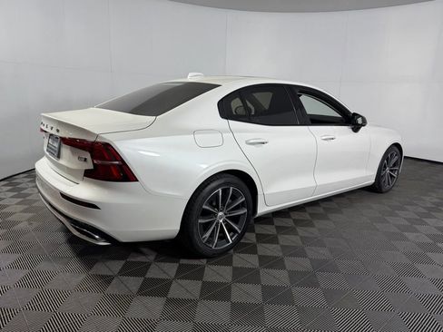 Used 2022 Volvo S60 B5 Momentum image 6