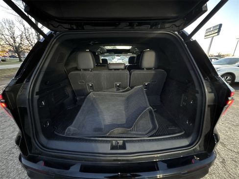 Used 2024 Chevrolet Traverse RS image 25