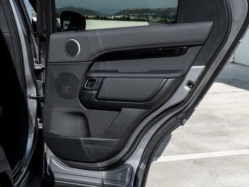 Used 2025 Land Rover Discovery S image 22