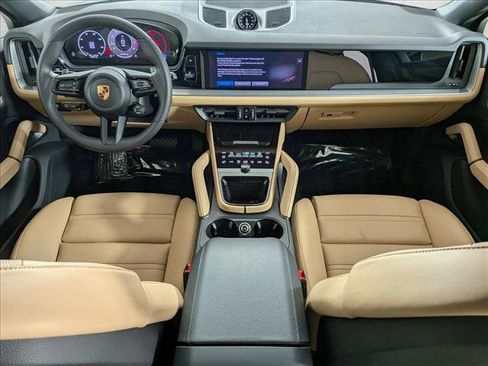 Certified 2025 Porsche Cayenne Coupe AWD/4WD image 21