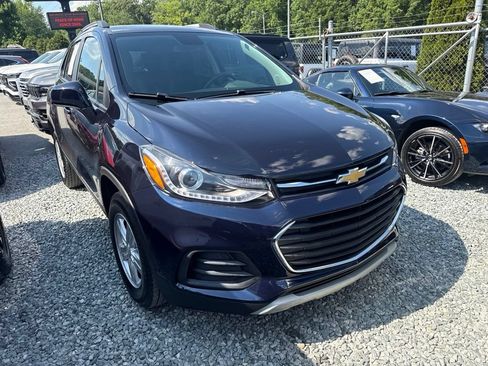 Used 2022 Chevrolet Trax LT w/ LT Convenience Package AWD/4WD image 2