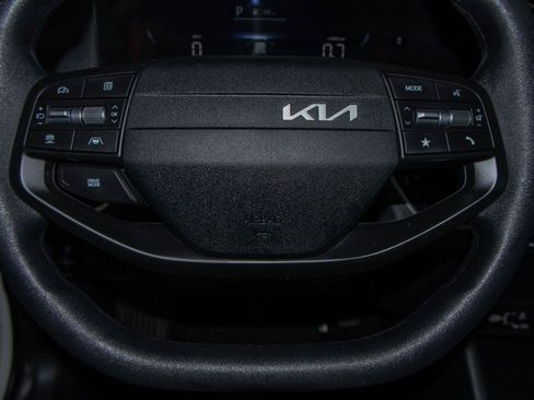 Used 2025 Kia K4 FWD image 11