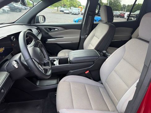 Certified 2025 Chevrolet Traverse LT w/ Midnight/Sport Edition FWD image 5