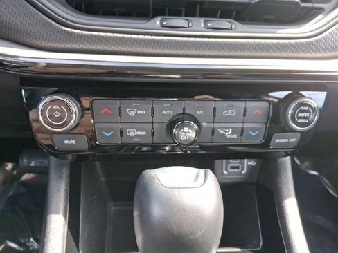 Used 2025 Jeep Compass Trailhawk image 21