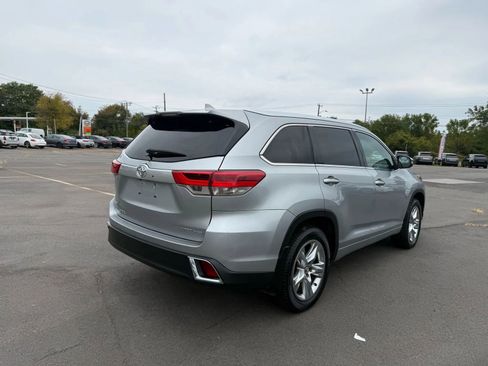 Used 2017 Toyota Highlander Limited image 4