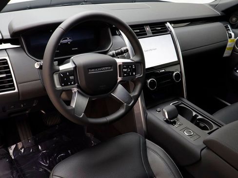 New 2025 Land Rover Discovery S AWD/4WD image 8