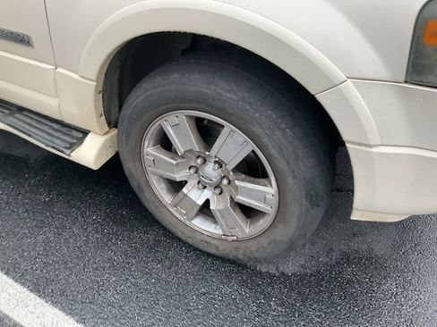 Used 2008 Ford Expedition Limited RWD image 2