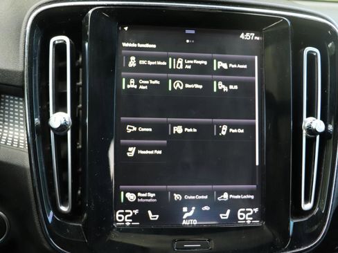 Used 2019 Volvo XC40 T4 R-Design FWD image 16