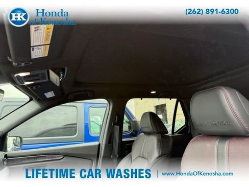 Used 2025 Honda Pilot Black Edition image 5