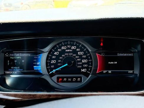 Used 2018 Ford Taurus Limited AWD/4WD image 21