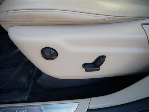 Used 2017 Jeep Grand Cherokee Limited w/ Trailer Tow Group IV image 31