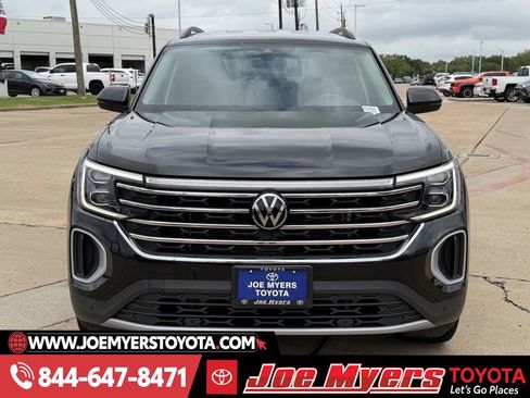 Used 2025 Volkswagen Atlas SE image 3