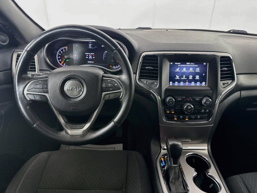 Used 2018 Jeep Grand Cherokee Laredo AWD/4WD image 26