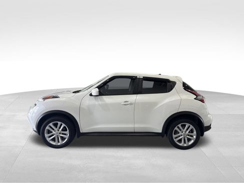 Used 2015 Nissan Juke S FWD image 2
