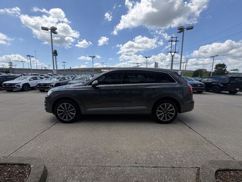 Used 2019 Audi Q7 3.0T Premium w/ Convenience Package AWD/4WD image 14