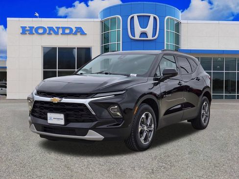 Used 2024 Chevrolet Blazer LT w/ Convenience Package FWD image 4
