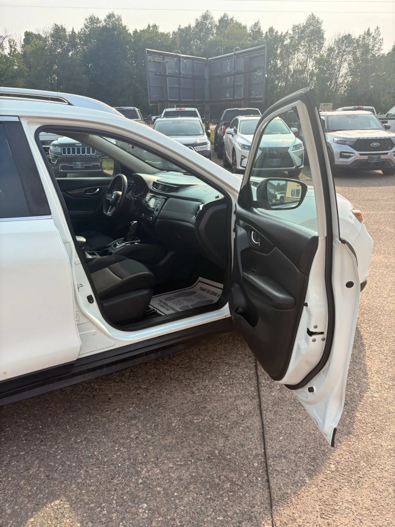 Used 2017 Nissan Rogue SV FWD image 29