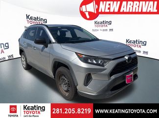 Used 2019 Toyota RAV4 LE video 1