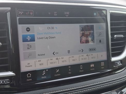 Used 2024 Chrysler Pacifica Select image 20