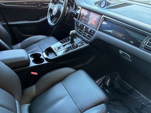 Used 2022 Porsche Macan AWD/4WD image 33