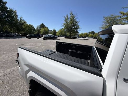 Used 2025 Toyota Tacoma SR5 AWD/4WD image 25