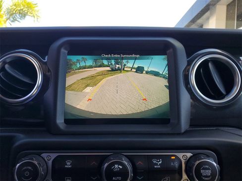 Used 2022 Jeep Wrangler Unlimited Sahara image 27