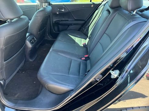 Used 2017 Honda Accord Touring image 3