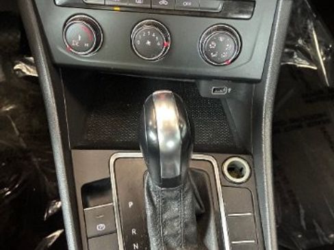 Used 2019 Volkswagen Jetta SE FWD image 23