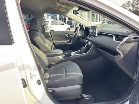 Used 2025 Toyota RAV4 XLE image 32