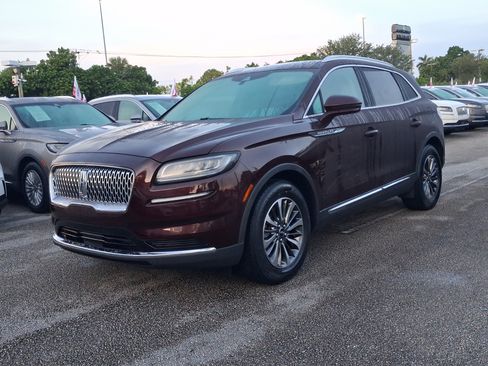 Used 2023 Lincoln Nautilus FWD image 2