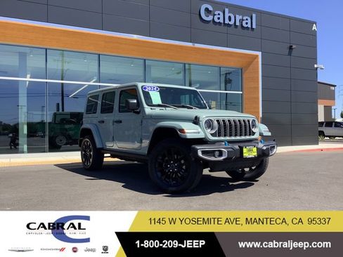 Used 2024 Jeep Wrangler Unlimited Sahara w/ Technology Group AWD/4WD image 1