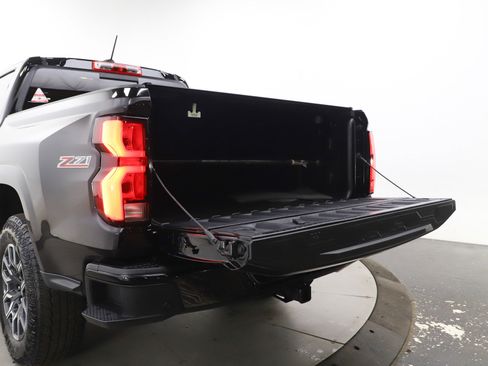 Used 2024 Chevrolet Colorado Z71 w/ Z71 Convenience Package 2 image 16