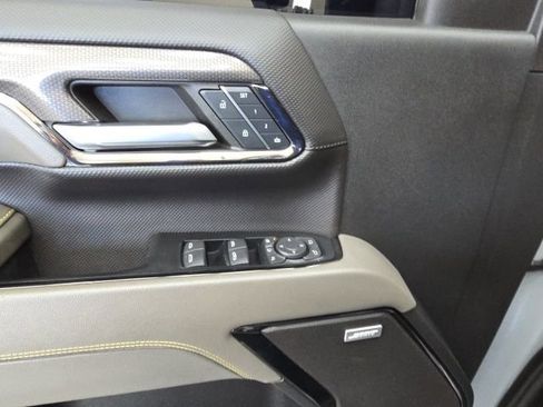 Used 2024 Chevrolet Silverado 2500 ZR2 w/ Technology Package image 29