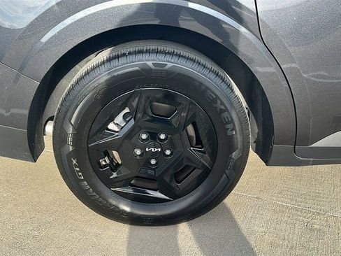 Used 2025 Kia Carnival LXS image 16