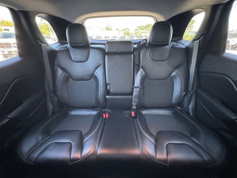 Used 2020 Jeep Cherokee Latitude Plus AWD/4WD image 30