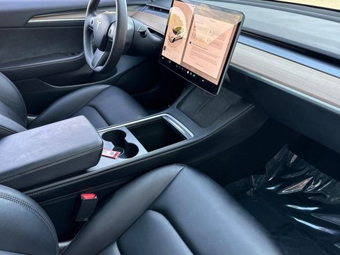 Used 2023 Tesla Model 3 Standard Range image 19