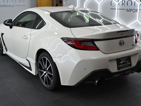 Used 2022 Toyota GR86 RWD image 2