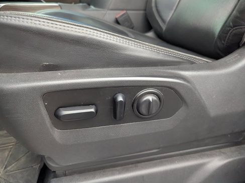 Used 2021 Chevrolet Silverado 1500 High Country w/ Technology Package image 17