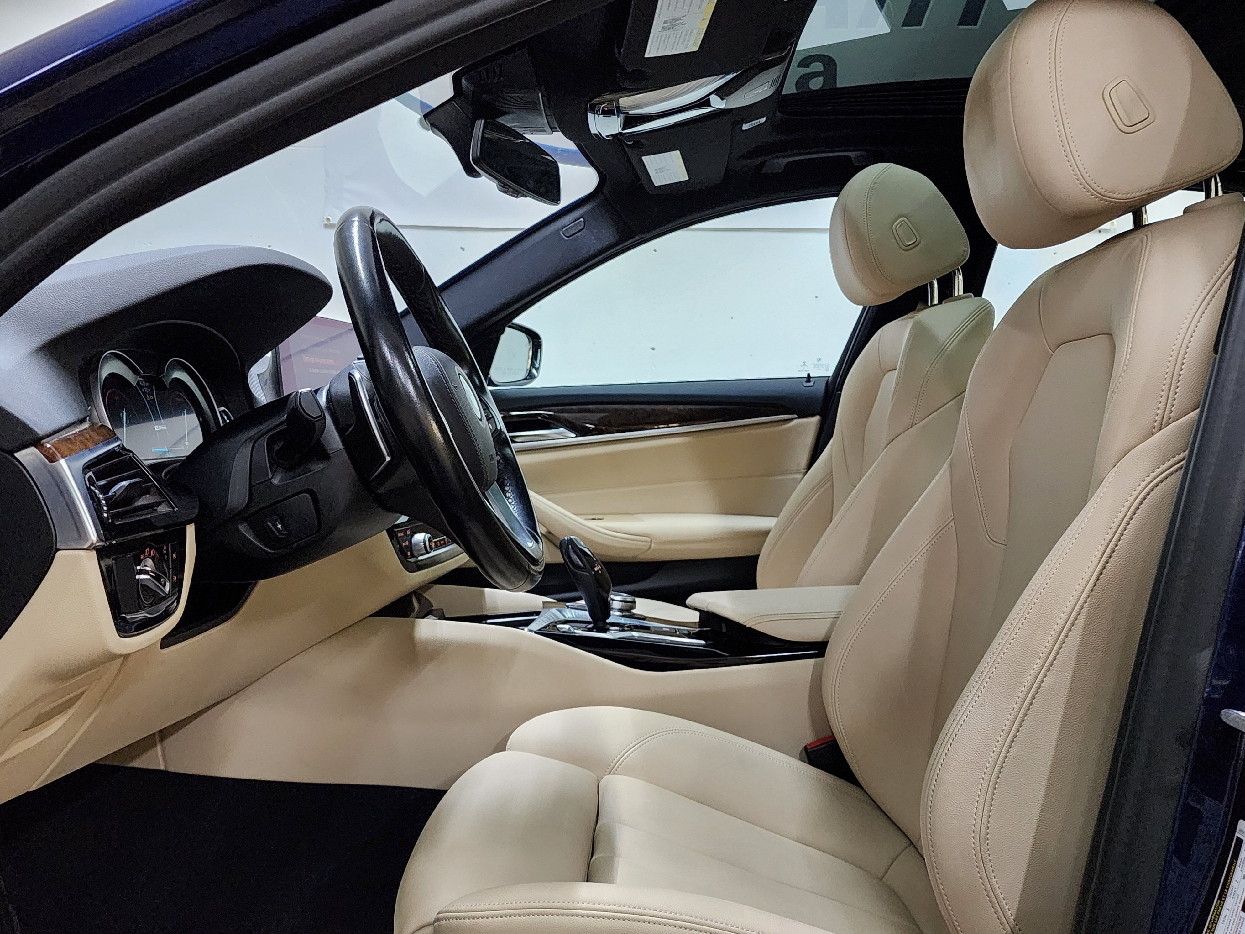 Used 2019 BMW 530e xDrive w/ Premium Package AWD/4WD image 15