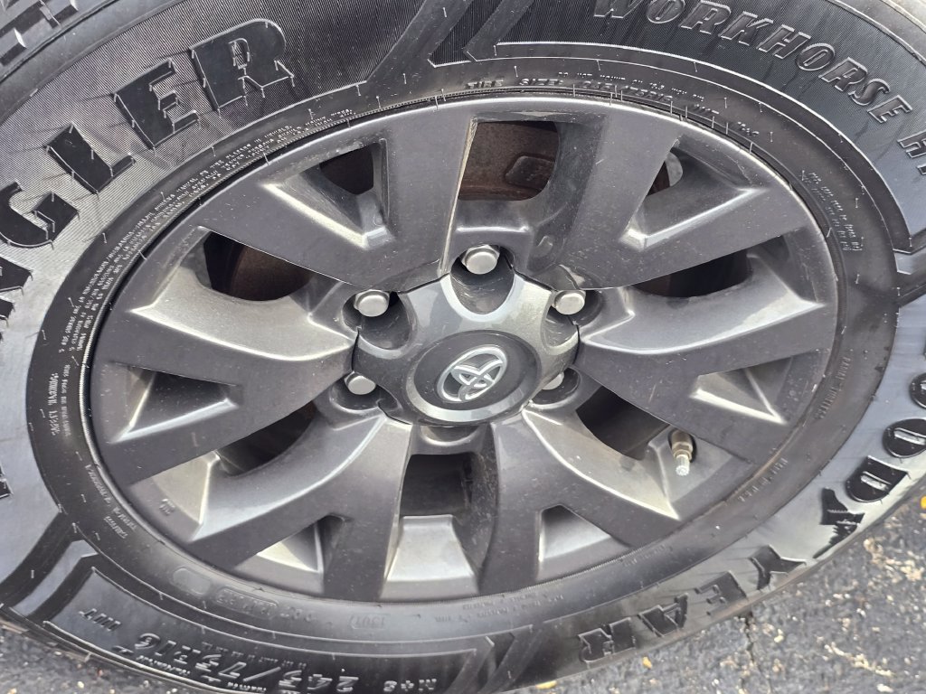 Certified 2021 Toyota Tacoma SR5 AWD/4WD image 12