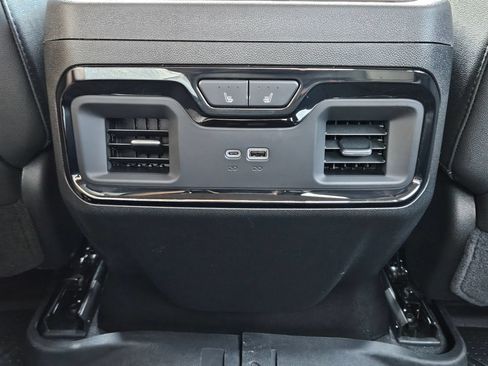 Used 2025 Chevrolet Silverado 2500 ZR2 w/ Technology Package AWD/4WD image 27